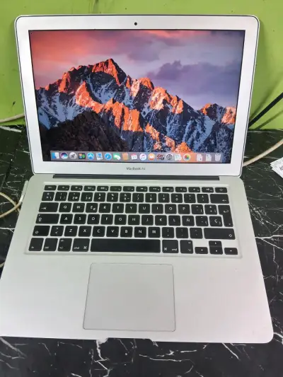 MacBook Air 13 pulgadas Intel Core i5 - miniatura 1