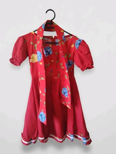 Vestido rojo floral para niña con lazo chinita - miniatura 1