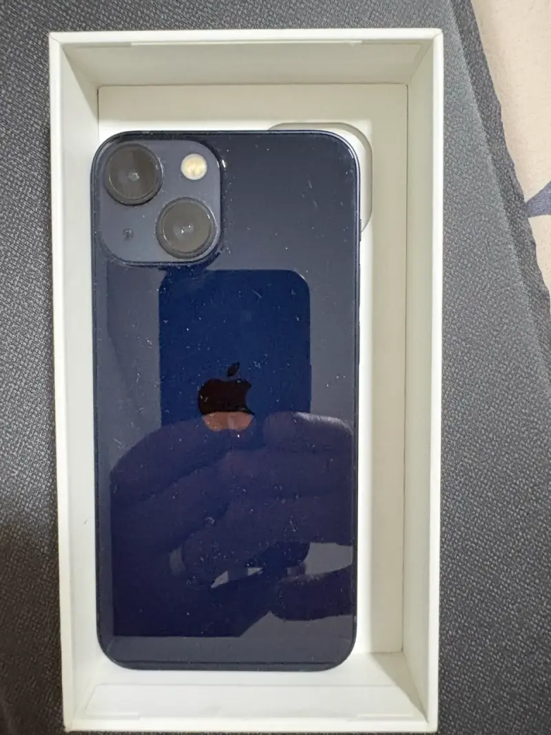 iPhone 13 en buen estado con caja original - 2