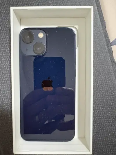 iPhone 13 en buen estado con caja original - miniatura 2