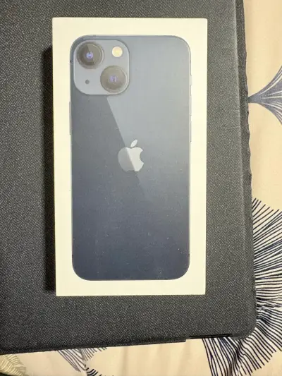 iPhone 13 en buen estado con caja original - miniatura 4