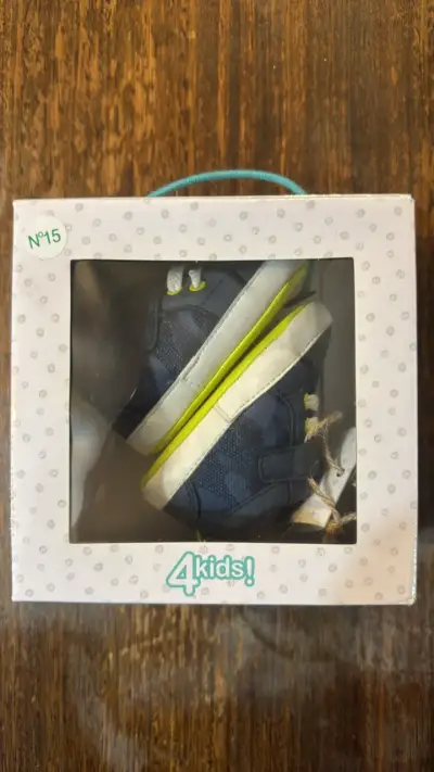 Zapatillas para bebé azul con detalles amarillos - miniatura 1