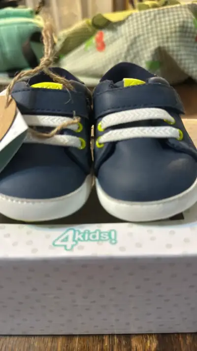 Zapatillas para bebé azul con detalles amarillos - miniatura 3