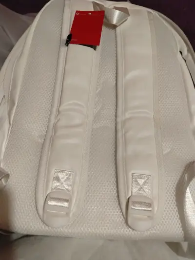 Mochila blanca Jordan con logo dorado - miniatura 4
