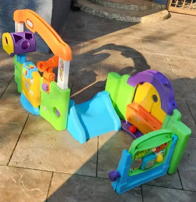 Centro de actividades para niños Little Tikes - miniatura 1