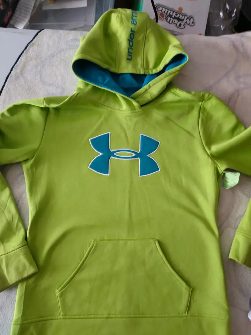Polerón con capucha verde Under Armour para niños