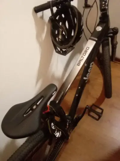 Bicicleta de montaña Jeep Baltoro negra aro 29. - miniatura 3