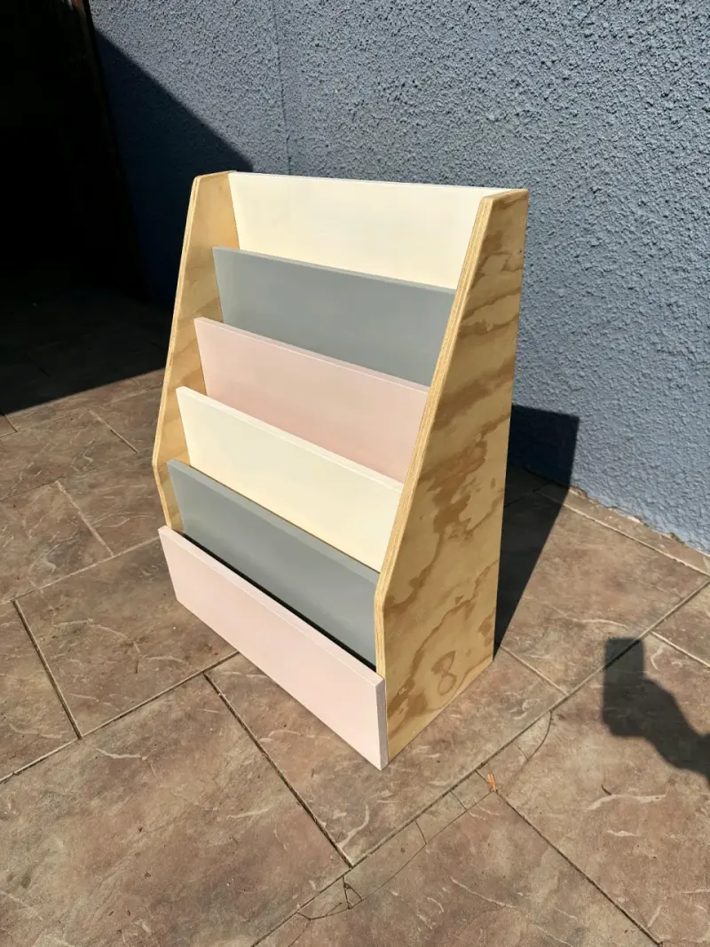 Estante de madera para libros infantil - 2