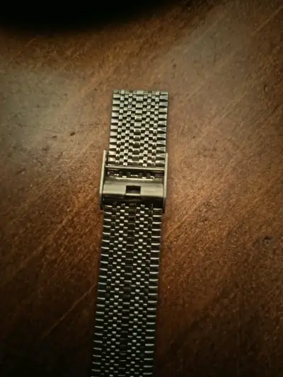 Reloj Q&Q de pulsera con correa metálica - miniatura 4