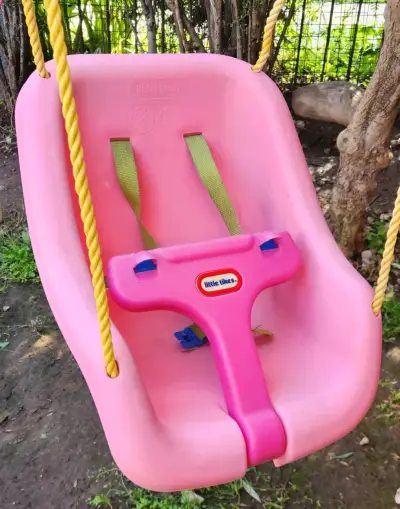Columpio infantil rosa Little Tikes con cinturón de seguridad - miniatura 1