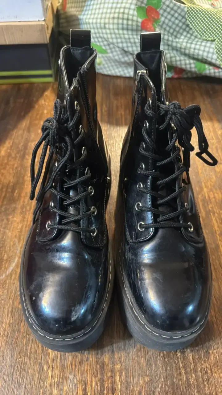 Botas negras de charol con plataforma - 1