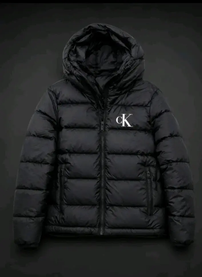 Chaqueta acolchada negra Calvin Klein con capucha - 2