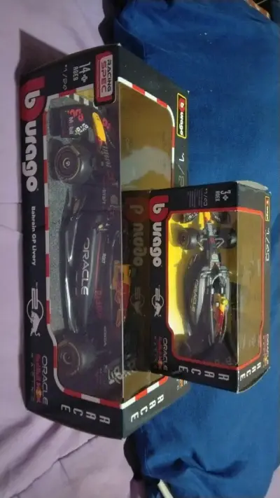 Modelos a escala burago Red Bull Racing - miniatura 1