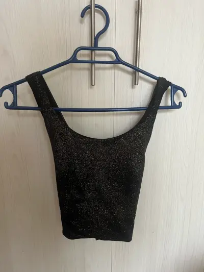 Top negro brillante sin mangas para mujer - miniatura 1
