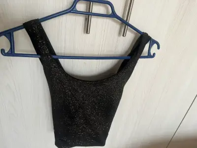 Top negro brillante sin mangas para mujer - miniatura 2