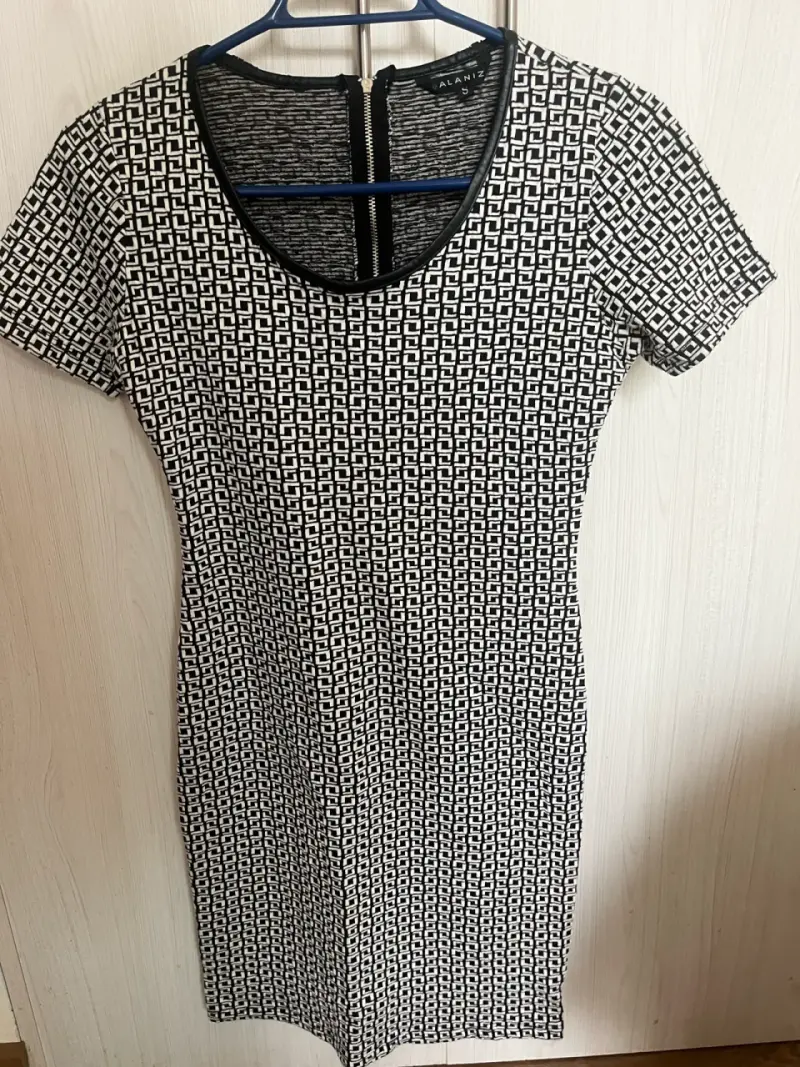 Vestido ajustado blanco y negro Alaniz - 1