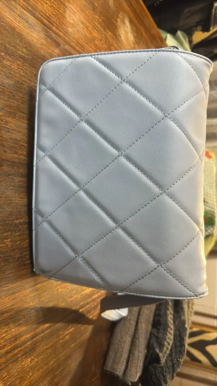 Cartera cruzada acolchada celeste - 1