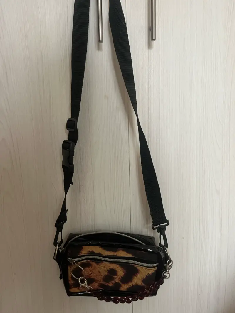 Bandolera con estampado animal print