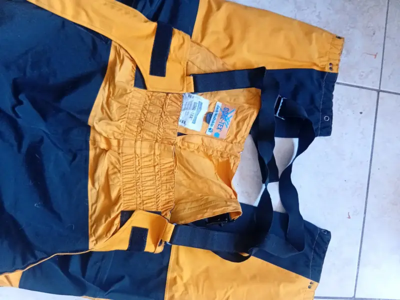 Pantalones impermeables Jack Wolfskin amarillos - 4