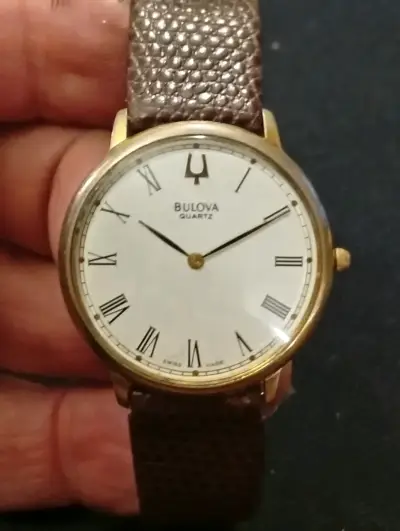 Reloj Bulova de cuarzo con correa de cuero - miniatura 4