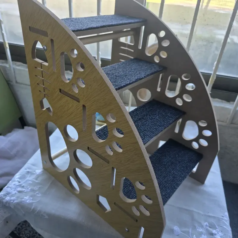 Escalera para gatos o perro de madera con alfombra - 1
