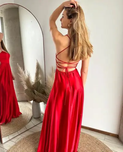 Vestido largo rojo de fiesta con tirantes - miniatura 2