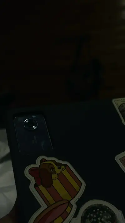 Tablet Lenovo con lápiz y cámara trasera - miniatura 3