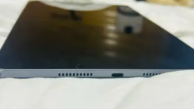 Tablet Lenovo con lápiz y cámara trasera - miniatura 5