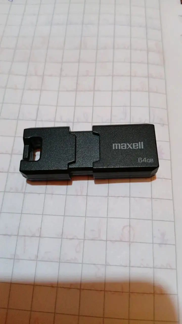 Pendrive Maxell 64GB USB compacto