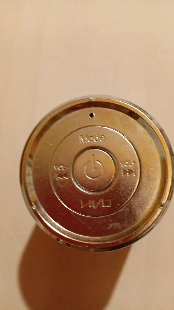 Parlante portátil Bluetooth plateado