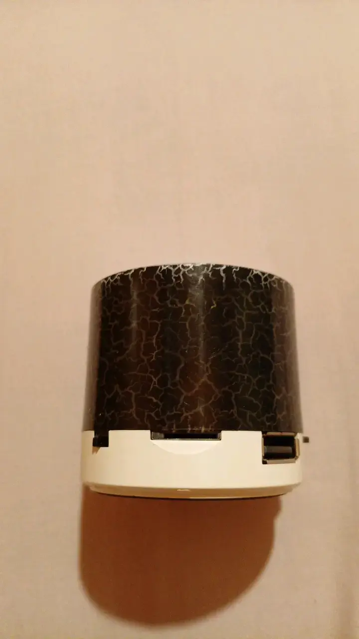 Parlante Bluetooth portátil con luz LED - 2