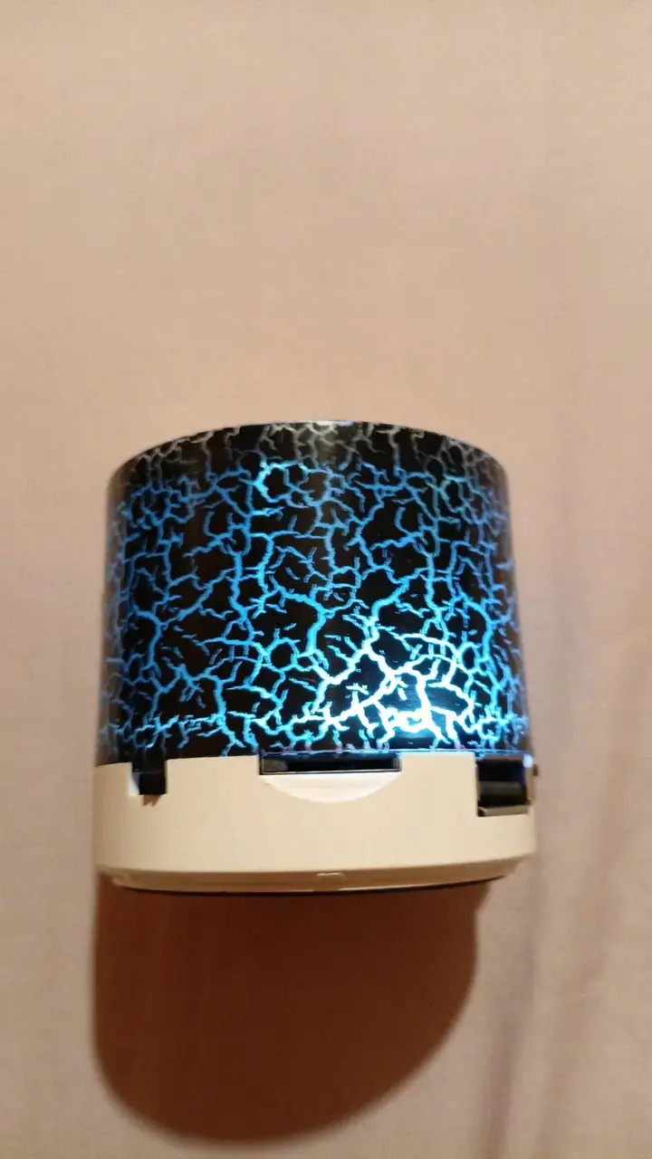 Parlante Bluetooth portátil con luz LED - 3