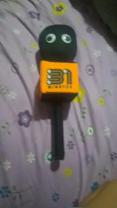Micrófono de juguete 31 Minutos con ojos móviles - miniatura 1