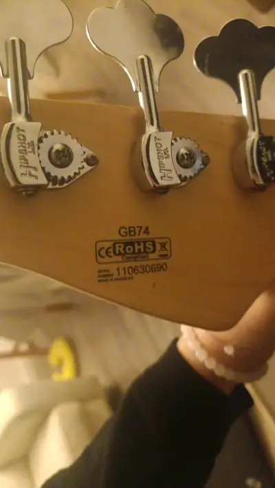 Bajo Eléctrico Cort GB74 con Amplificador Randall - miniatura 3
