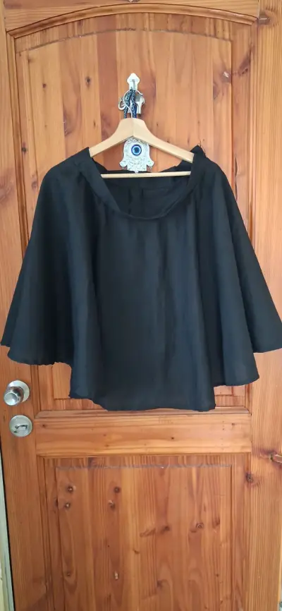 Capa Negra Elegante para Mujer - miniatura 1