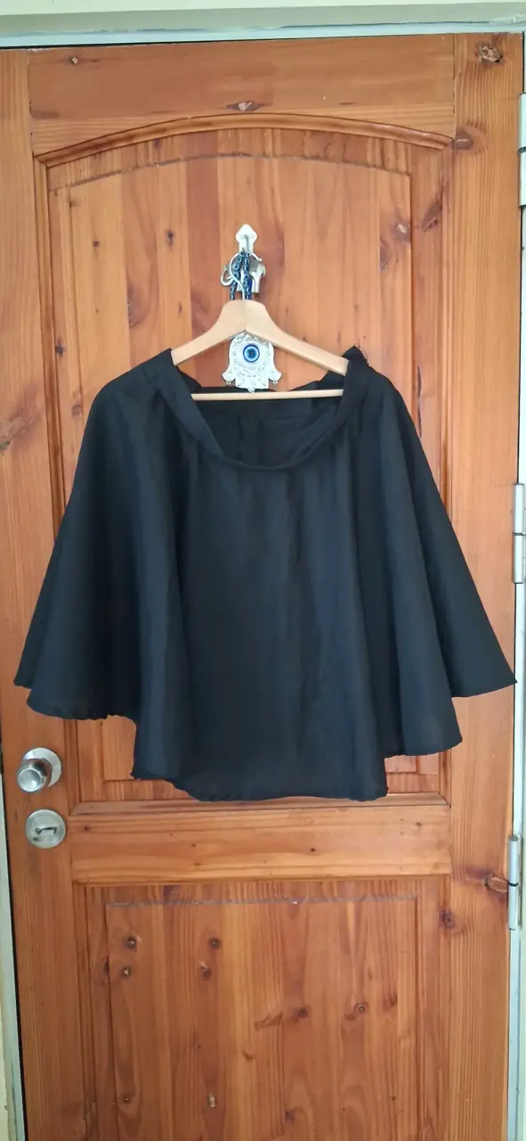 Capa Negra Elegante para Mujer - 2