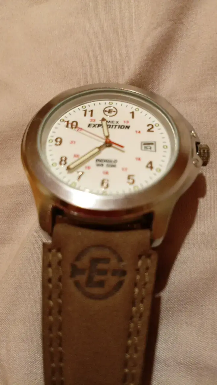 Reloj Timex Expedition con correa de cuero