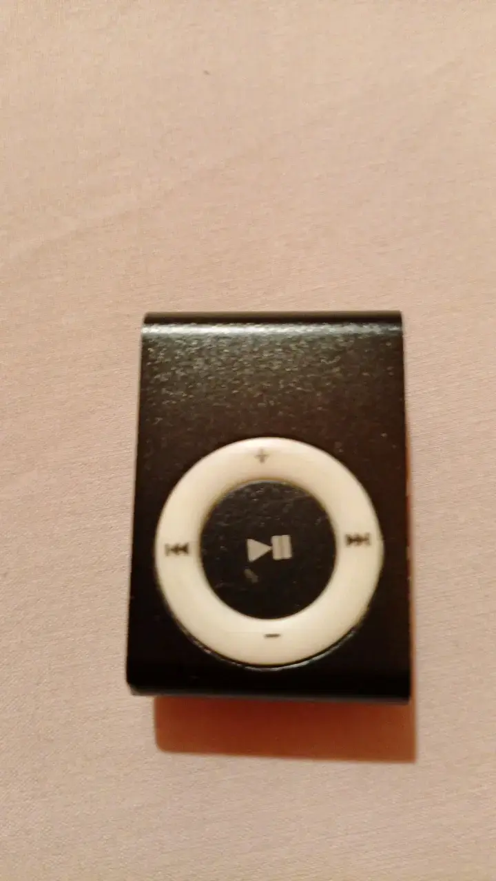 Reproductor MP3 portátil negro con clip