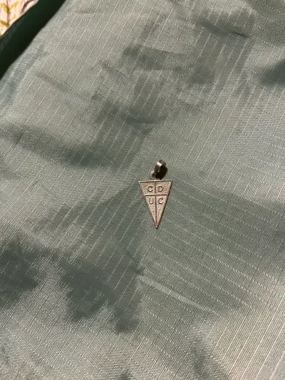 Colgante de plata con diseño UC - miniatura 1