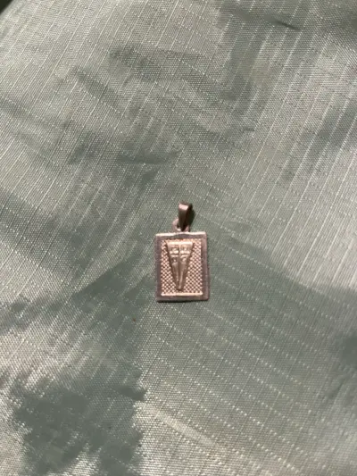 Colgante de plata con diseño UC - miniatura 2