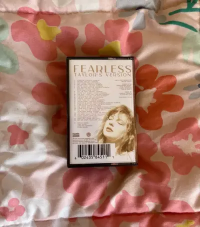 Cassette Fearless Taylor's Version - miniatura 2