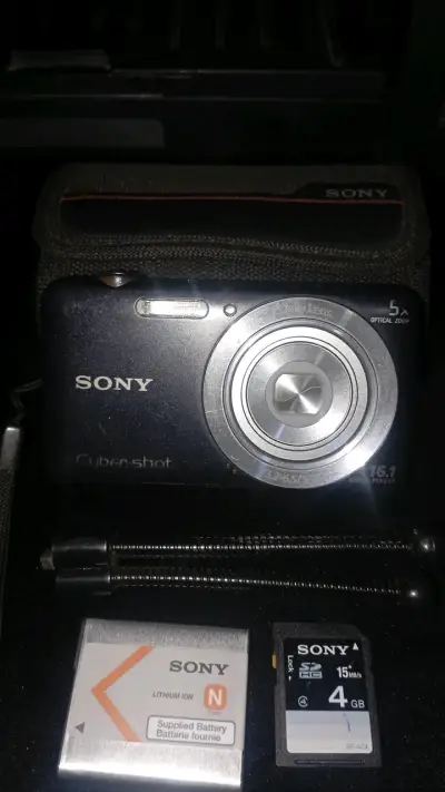 Cámara Sony Cyber-shot 16.1 MP con accesorios - miniatura 1