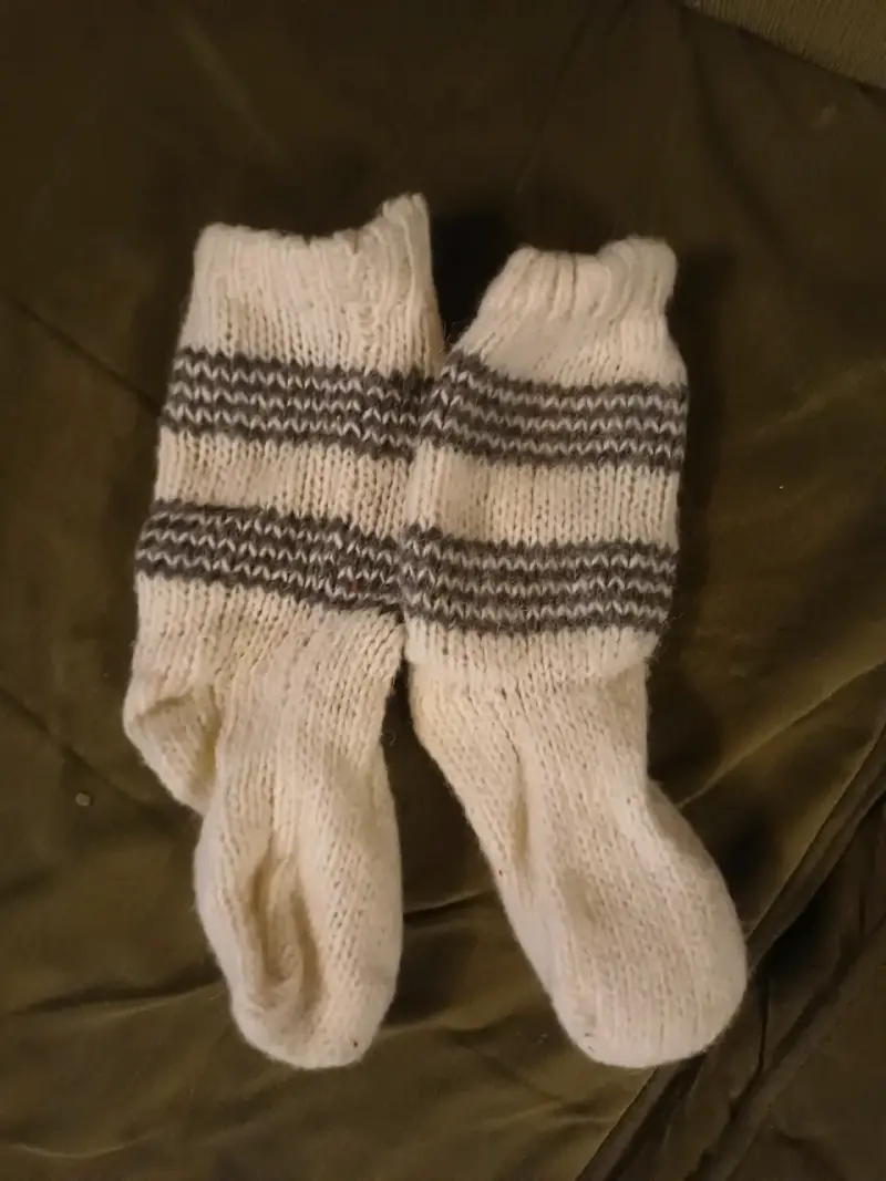 Conjunto de gorro y calcetines de lana Temuco - 2