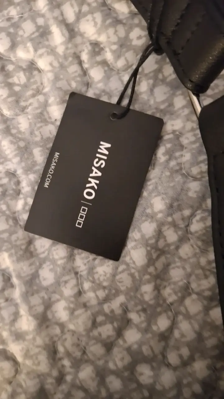 Mochila negra con diseño de tachuelas Misako - 3