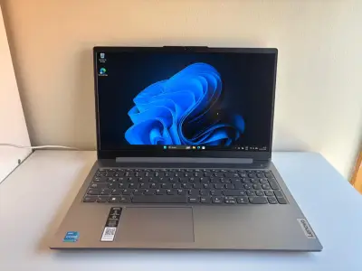 Notebook Lenovo IdeaPad Slim 3 15IRU8 – Core i3 13 - miniatura 1