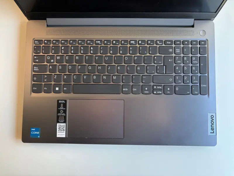 Notebook Lenovo IdeaPad Slim 3 15IRU8 – Core i3 13 - 4