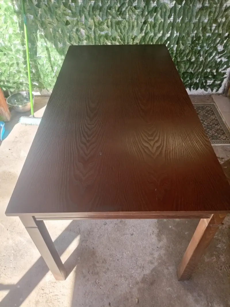 Mesa de comedor rectangular de madera oscura - 3