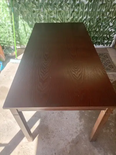 Mesa de comedor rectangular de madera oscura - miniatura 3