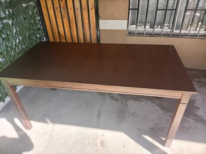 Mesa de comedor rectangular de madera oscura - 4