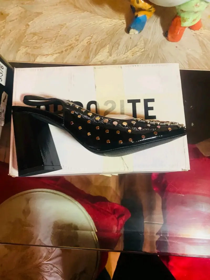 Zapatos de tacón estampado animal print y tachas - 5